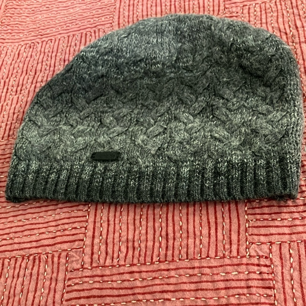 Nice Grey hat - looks & feels like wool, warm & light - No inner label - larger